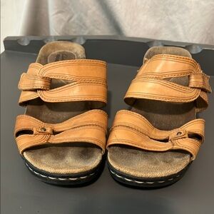 Clark’s Tan Leather Sandals with Adjustable Straps Women’s sz9 Used